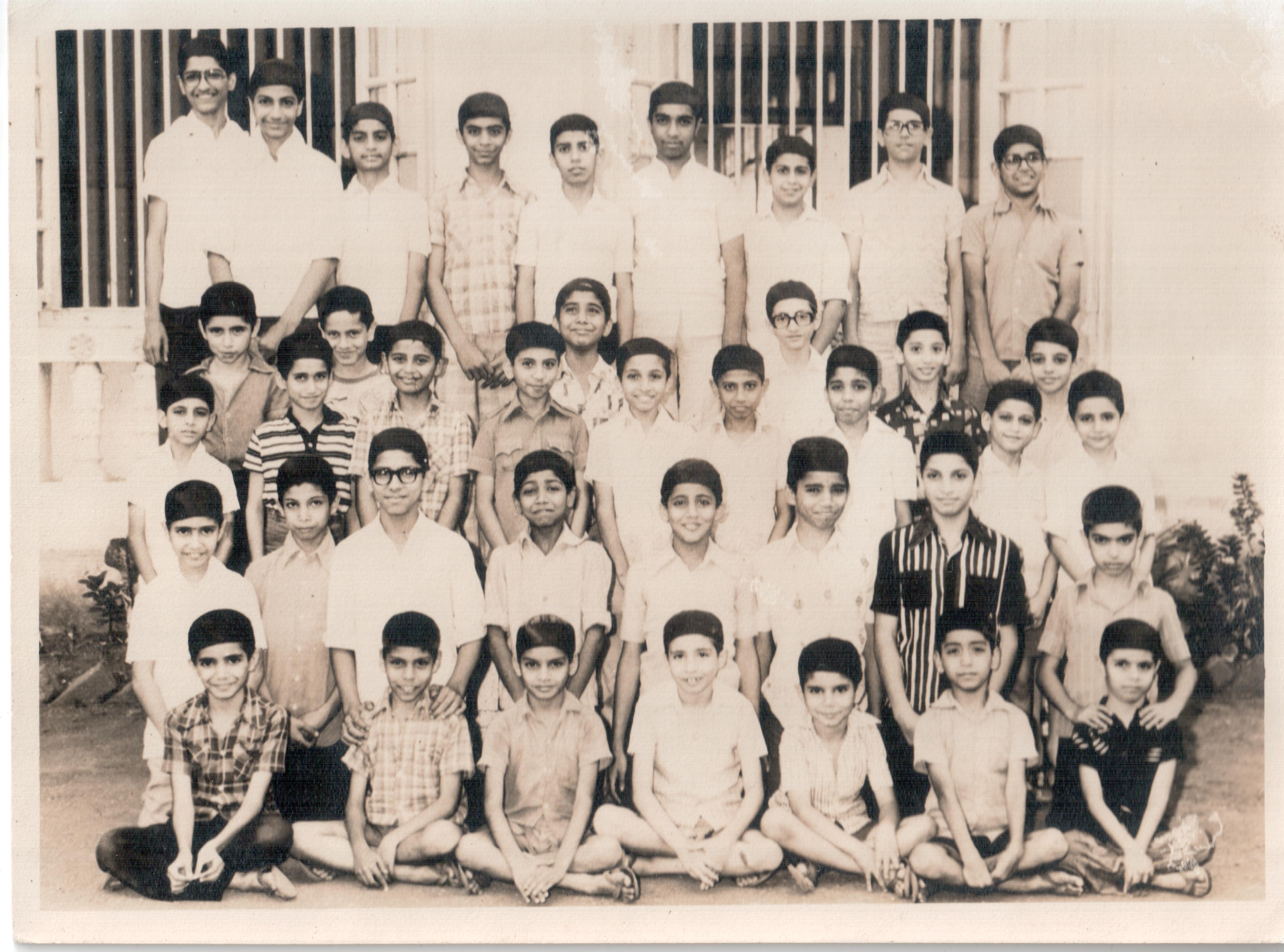 Group photograph of Dadar Madressa students, April 1983