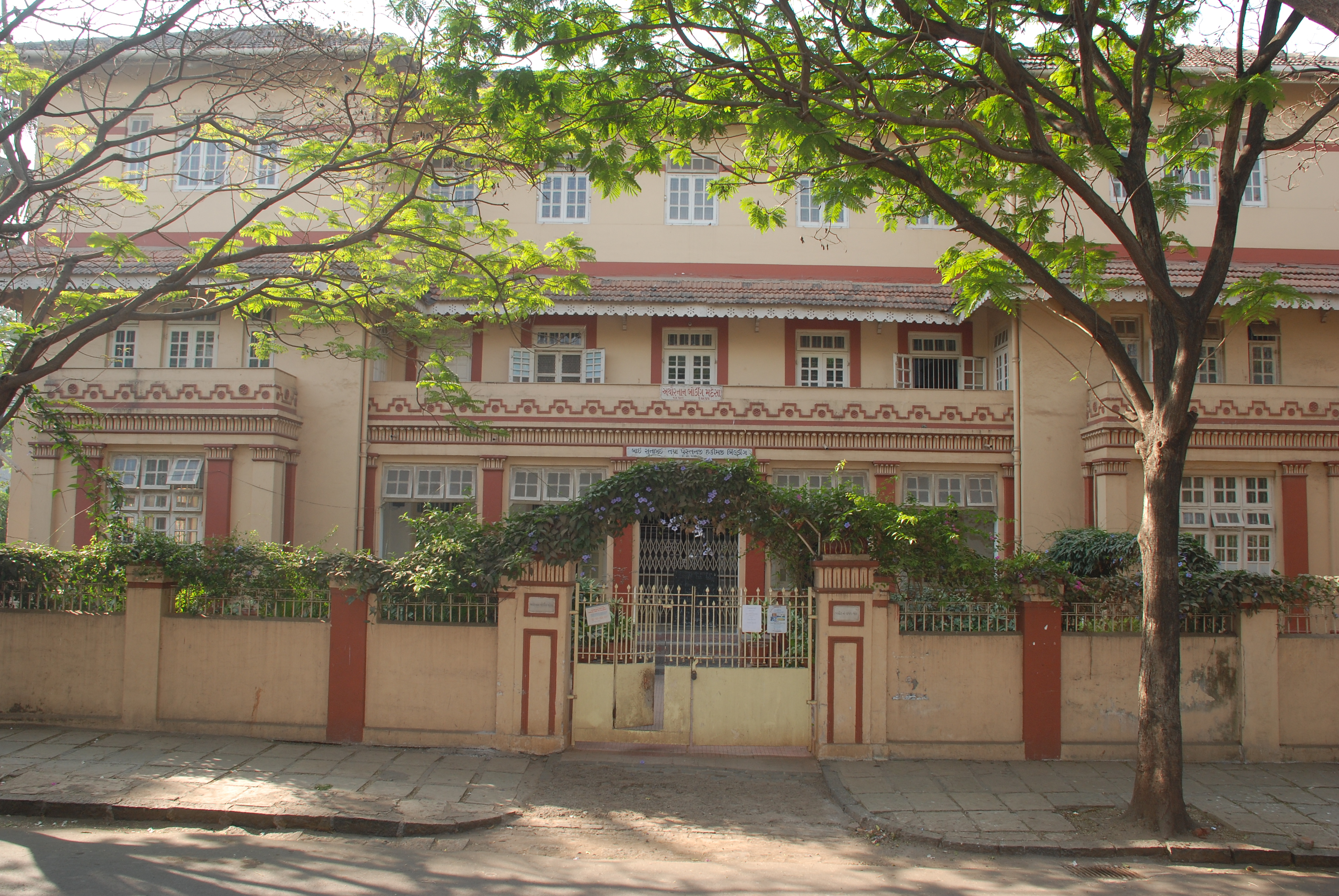 Cream-coloured facade of Dadar Athornan Institute on Firdausi Road, Dadar Parsi Colony